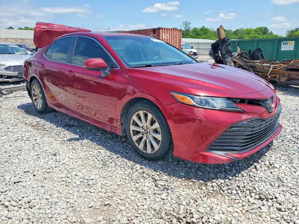 53514266 :رقم المزاد ، 4T1B11HK7JU537133 vin ، 2018 Toyota Camry مزاد بيع