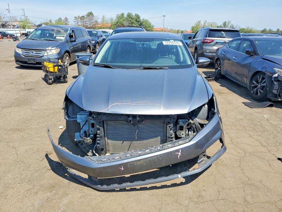 52295416 :رقم المزاد ، 1VWBA7A35JC013010 vin ، 2018 Volkswagen Passat مزاد بيع
