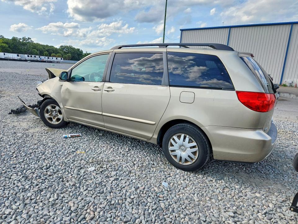 52692056 :رقم المزاد ، 5TDKK4CC0AS289086 vin ، 2010 Toyota Sienna مزاد بيع