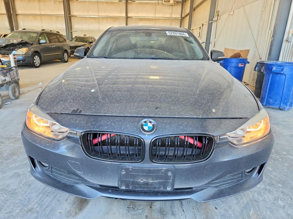 52897866 :رقم المزاد ، WBA3C3C55EK200443 vin ، 2014 Bmw 320 مزاد بيع