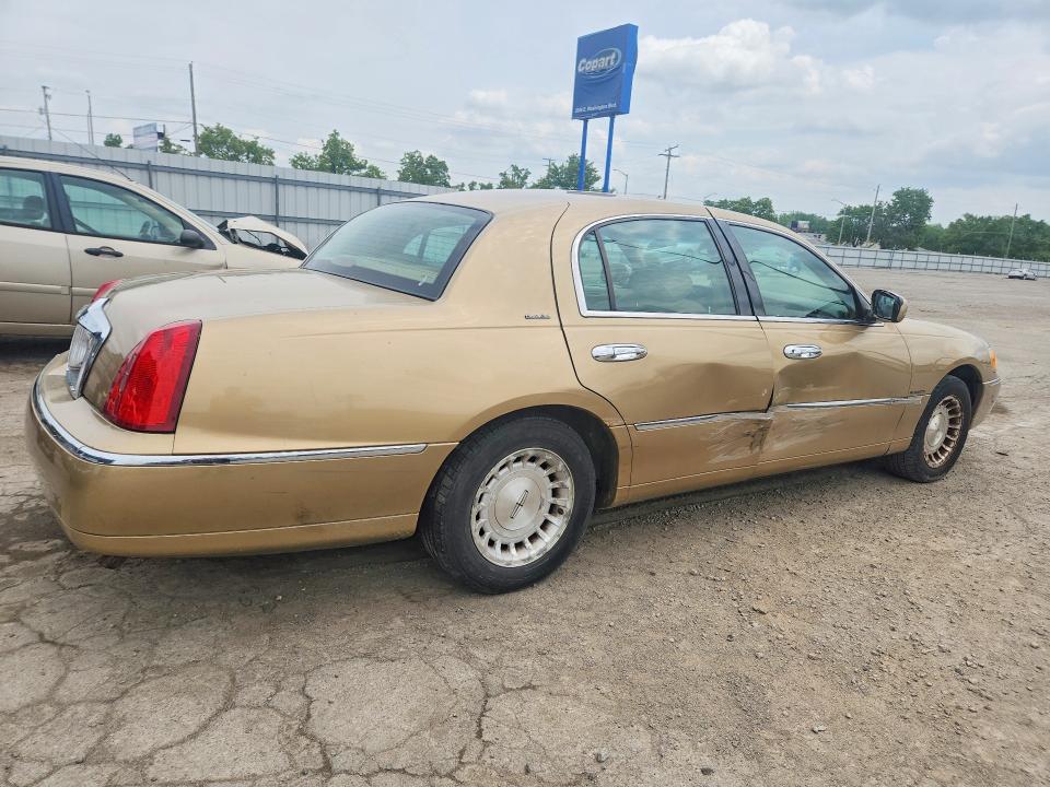 53617886 :رقم المزاد ، 1LNFM81W6WY725107 vin ، 1998 Lincoln Town Car مزاد بيع