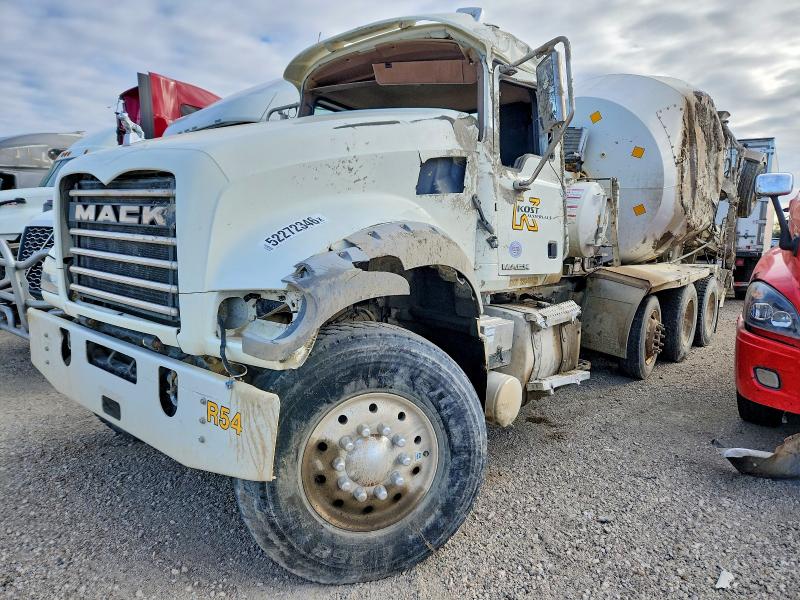 52272346 :رقم المزاد ، 1M2AX04C2HM032596 vin ، 2017 Mack Granite مزاد بيع