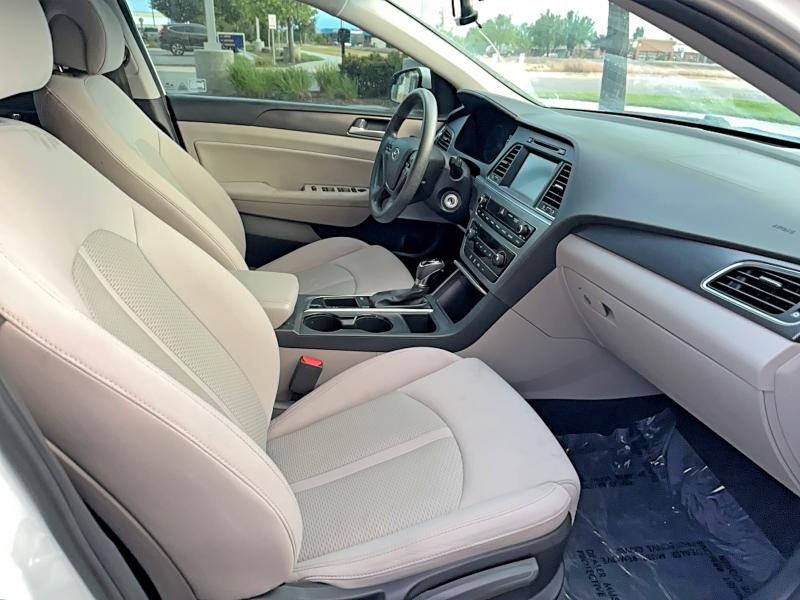 2017 Hyundai Sonata მანქანა იყიდება აუქციონზე, vin: 5NPE34AF2HH487725, აუქციონის ნომერი: 51923566