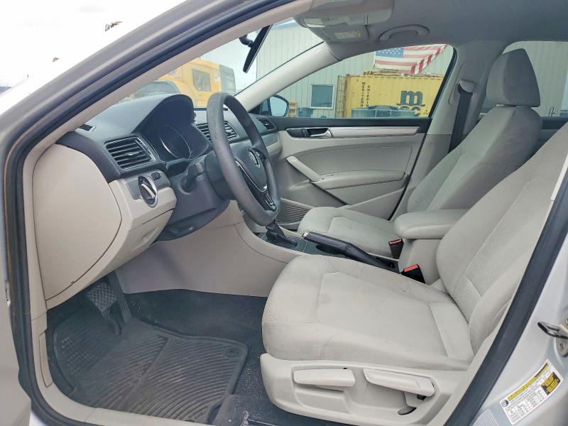 53830896 :رقم المزاد ، 1VWAT7A32HC007715 vin ، 2017 Volkswagen Passat مزاد بيع