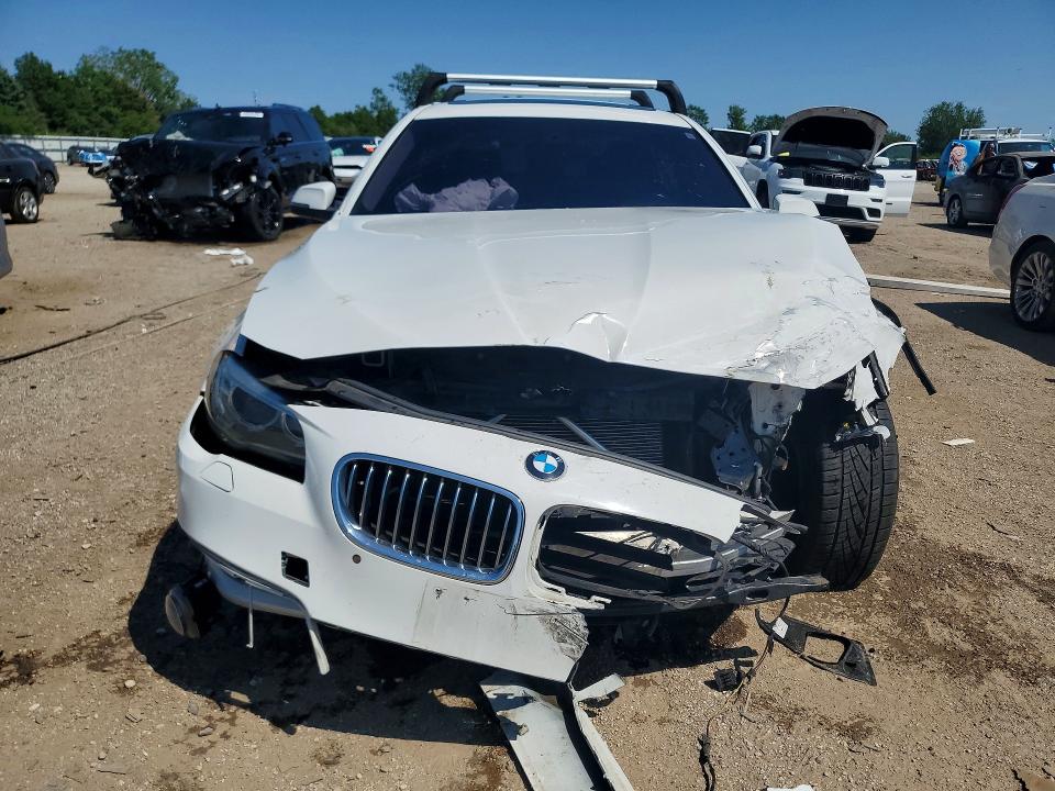 55131196 :رقم المزاد ، WBA5A7C59FD622971 vin ، 2015 Bmw 528 مزاد بيع