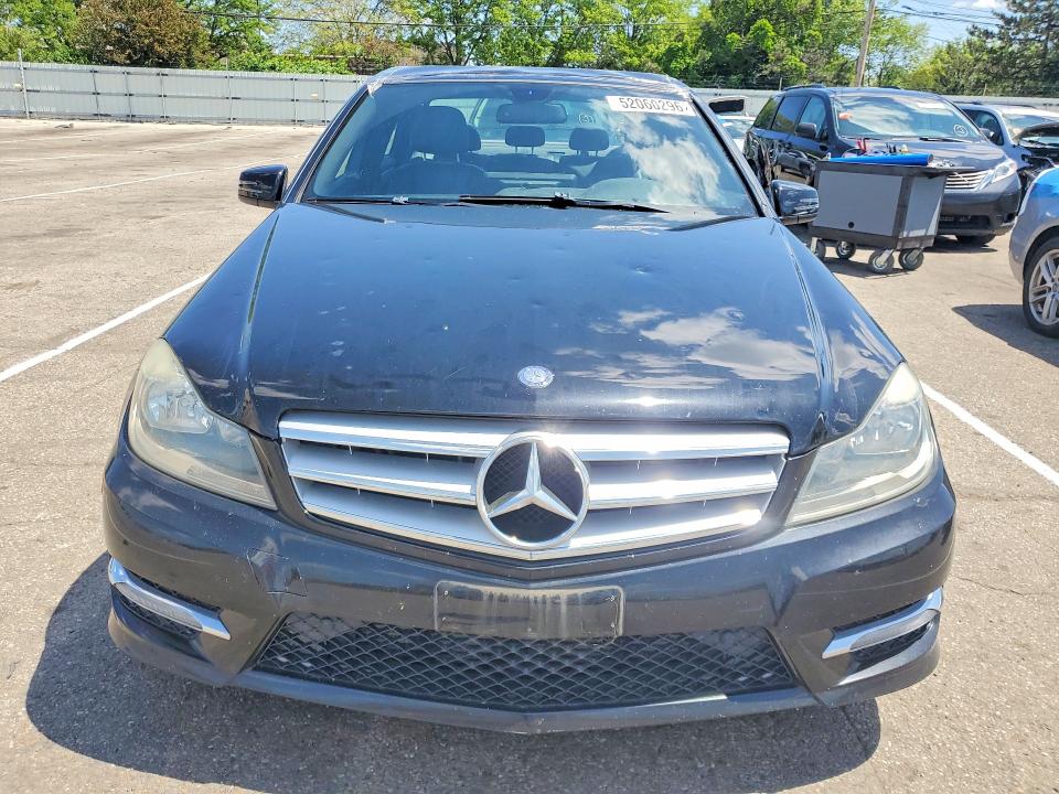 52060296 :رقم المزاد ، WDDGF4HB4CR218491 vin ، 2012 Mercedes-benz C مزاد بيع