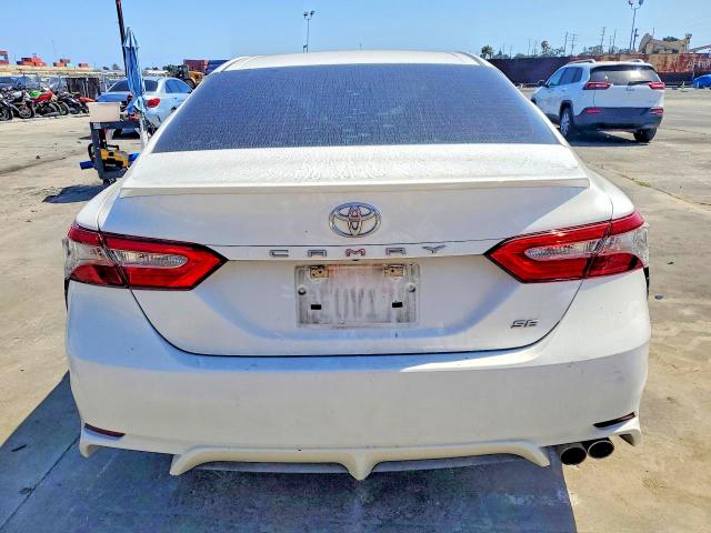 2018 Toyota Camry მანქანა იყიდება აუქციონზე, vin: 4T1B11HK3JU632627, აუქციონის ნომერი: 53275406