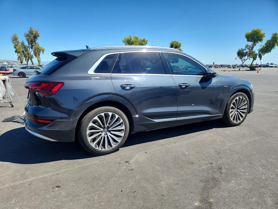 2019 Audi E-tron მანქანა იყიდება აუქციონზე, vin: WA1VAAGE9KB011333, აუქციონის ნომერი: 53577266