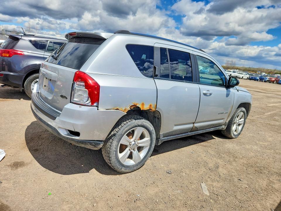 53072986 :رقم المزاد ، 1J4NT4FBXBD136929 vin ، 2011 Jeep Compass مزاد بيع