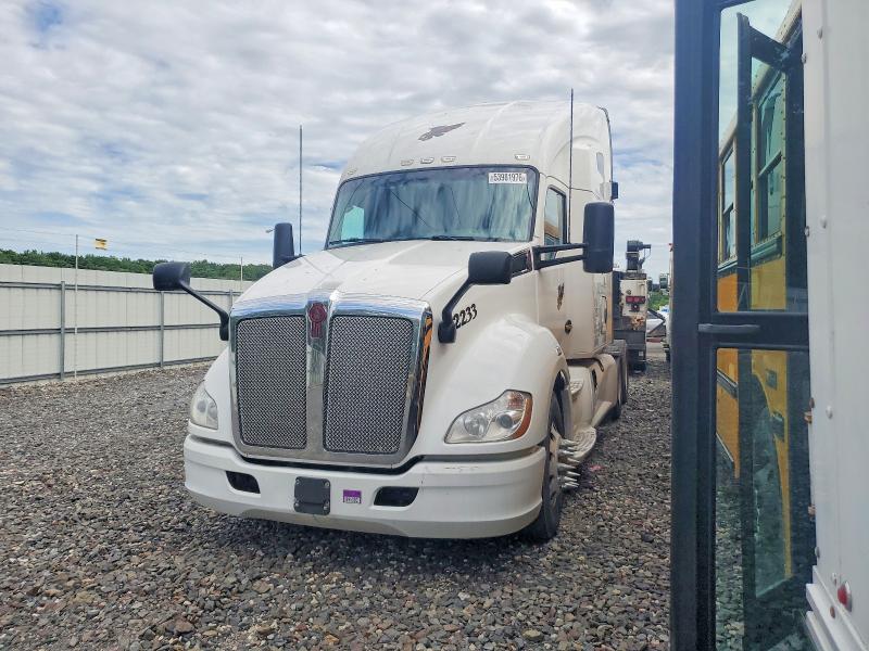 Продажа на аукционе авто 2018 Kenworth Tractor, vin: 1XKYD49X0JJ131525, номер лота: 53981976