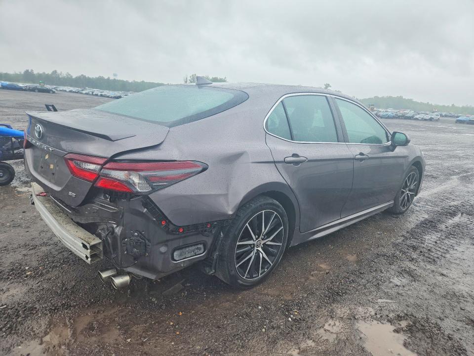 54804956 :رقم المزاد ، 4T1G11AK6MU609153 vin ، 2021 Toyota Camry مزاد بيع