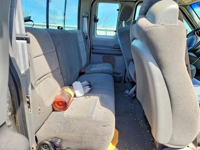 53543296 :رقم المزاد ، 1FTNX21L42EA47561 vin ، 2002 Ford F250 مزاد بيع