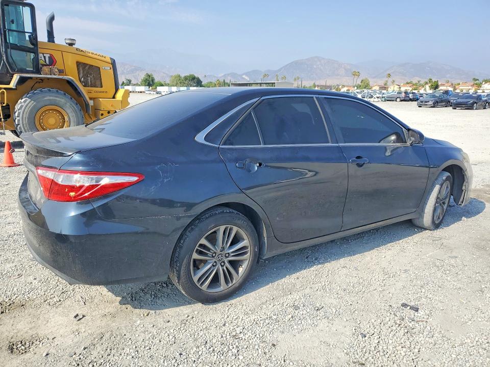 53401736 :رقم المزاد ، 4T1BF1FK4FU499761 vin ، 2015 Toyota Camry مزاد بيع