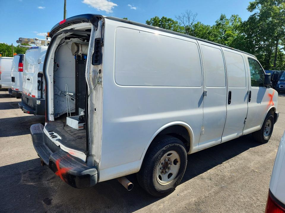 53002246 :رقم المزاد ، 1GCWGFCF7F1159867 vin ، 2015 Chevrolet Express G2500 مزاد بيع
