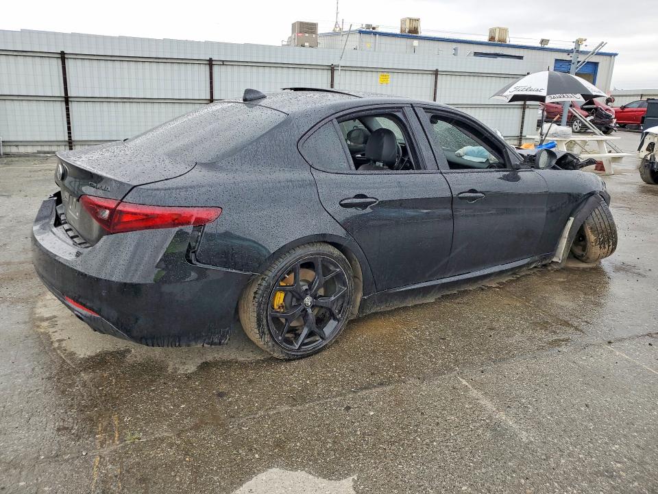 52037376 :رقم المزاد ، ZARFAMBN6M7646069 vin ، 2021 Alfa Romeo Giulia مزاد بيع