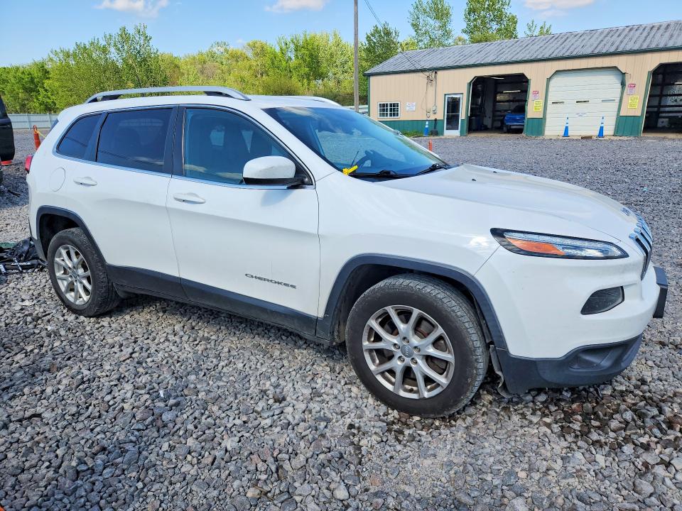 46779196 :رقم المزاد ، 1C4PJLCB8HD222011 vin ، 2017 Jeep Cherokee مزاد بيع
