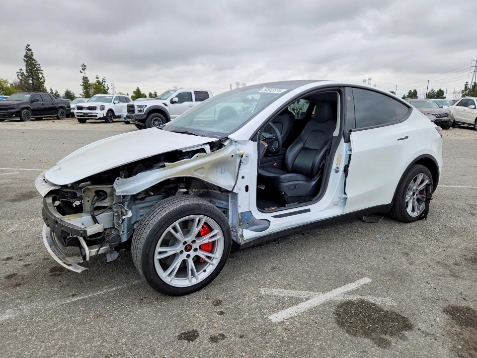 2024 Tesla Model Y მანქანა იყიდება აუქციონზე, vin: 7SAYGDEE9RF075162, აუქციონის ნომერი: 54643376