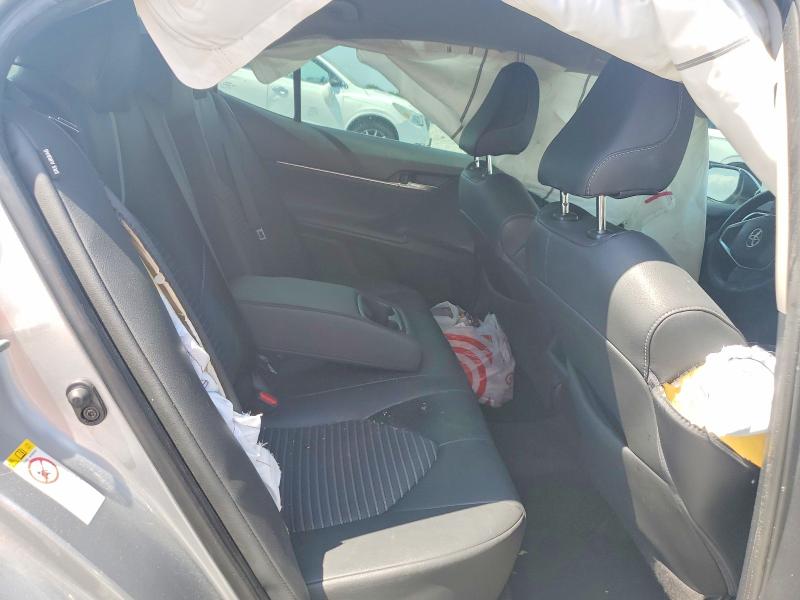 Auction sale of the 2018 Toyota Camry, vin: 4T1B11HKXJU551673, lot number: 52777396
