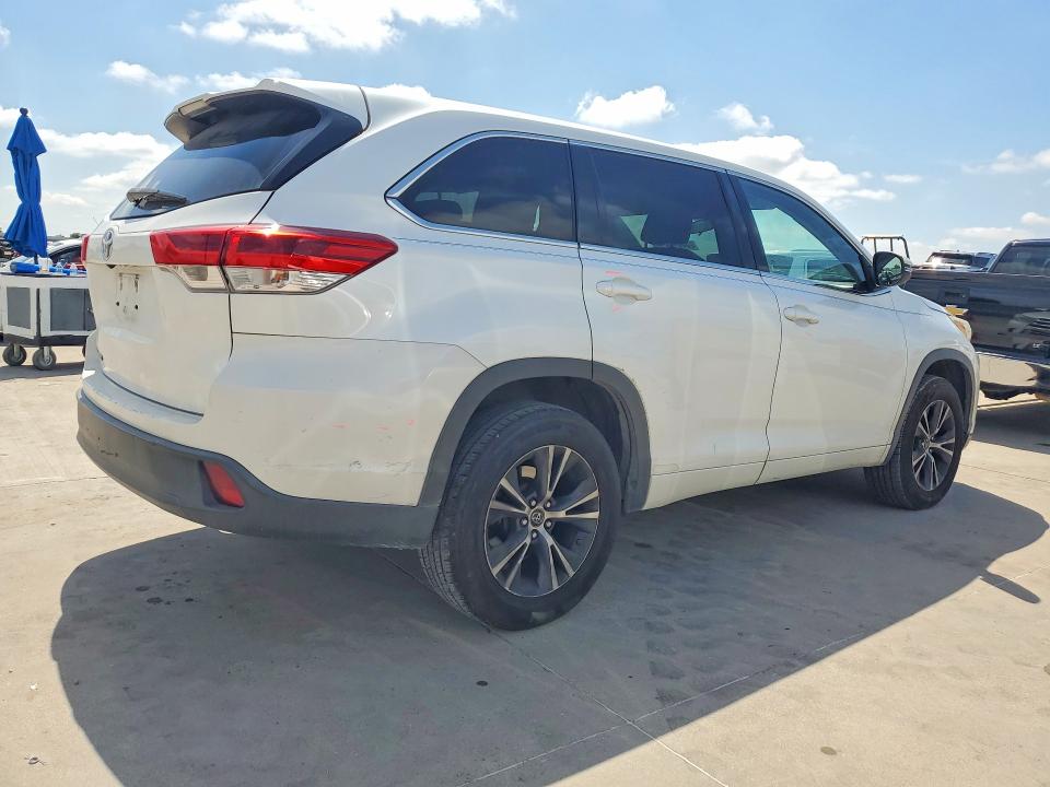 2018 Toyota Highlander მანქანა იყიდება აუქციონზე, vin: 5TDZARFH2JS033604, აუქციონის ნომერი: 53843246