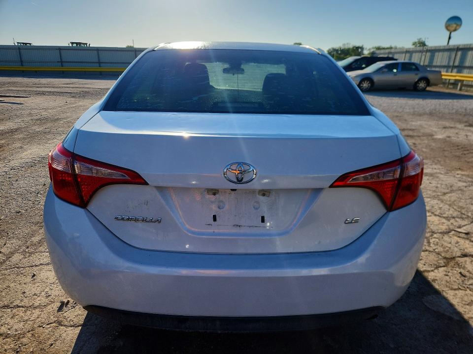 52185256 :رقم المزاد ، 5YFBURHE0JP749826 vin ، 2018 Toyota Corolla مزاد بيع