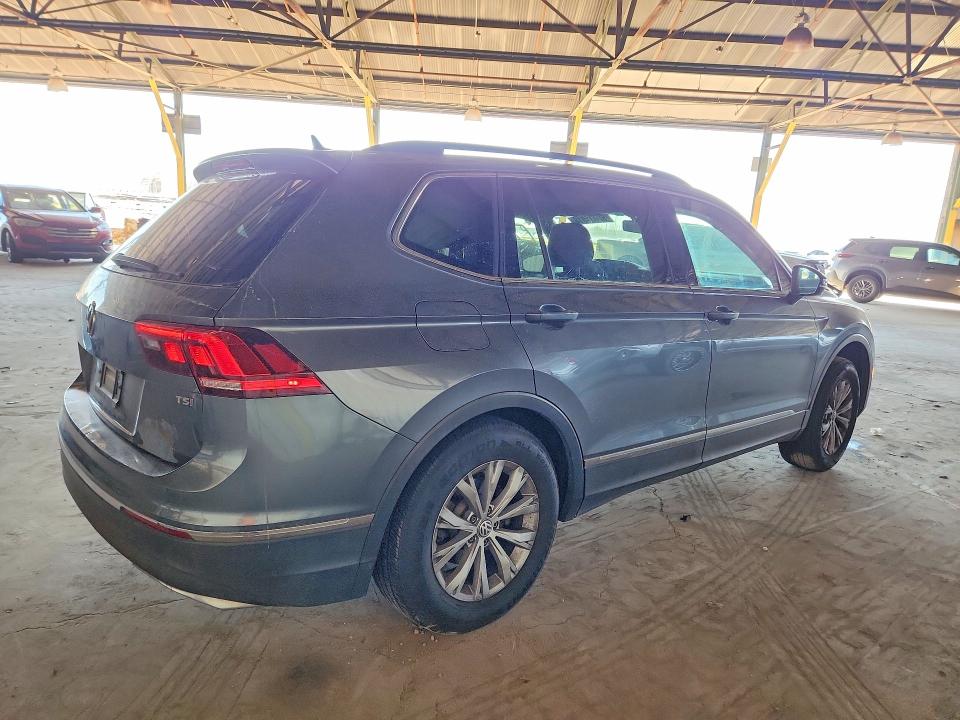 52031016 :رقم المزاد ، 3VV3B7AX0JM043877 vin ، 2018 Volkswagen Tiguan مزاد بيع