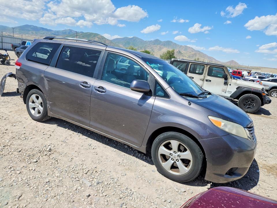 55182186 :رقم المزاد ، 5TDKK3DC1BS076710 vin ، 2011 Toyota Sienna مزاد بيع