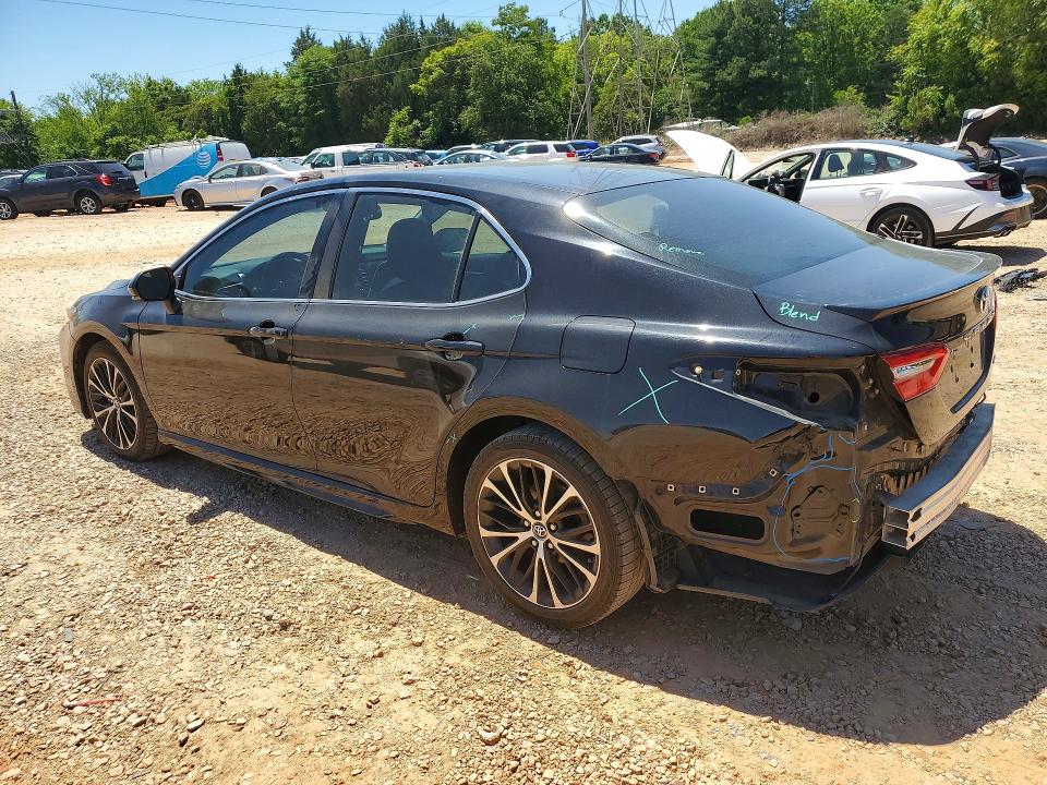 53626986 :رقم المزاد ، 4T1B11HK3JU528462 vin ، 2018 Toyota Camry مزاد بيع