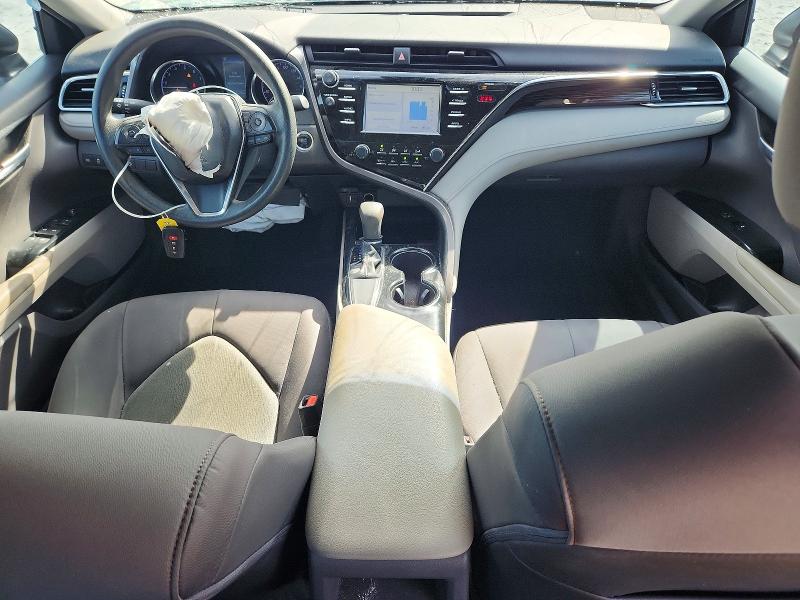 55010736 :رقم المزاد ، 4T1B11HK2JU629671 vin ، 2018 Toyota Camry مزاد بيع