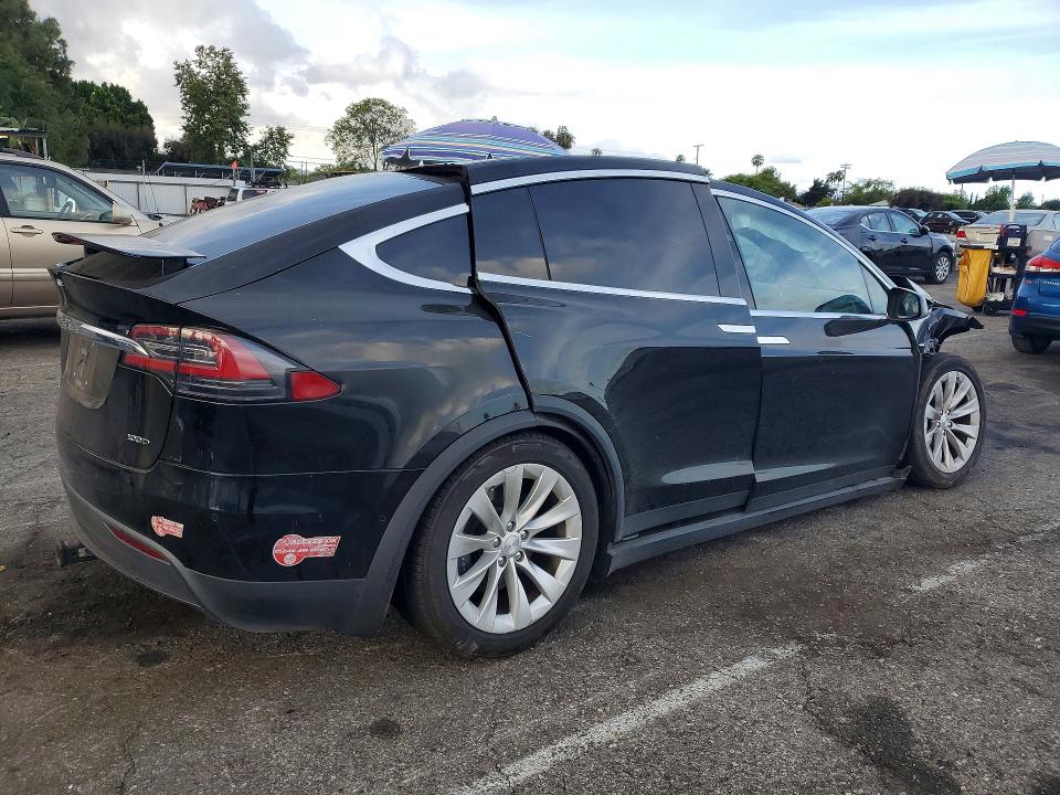 2018 Tesla Model X მანქანა იყიდება აუქციონზე, vin: 5YJXCDE28JF091951, აუქციონის ნომერი: 52356566
