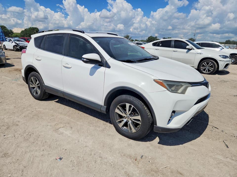 53697756 :رقم المزاد ، JTMWFREV6JD133292 vin ، 2018 Toyota Rav4 مزاد بيع