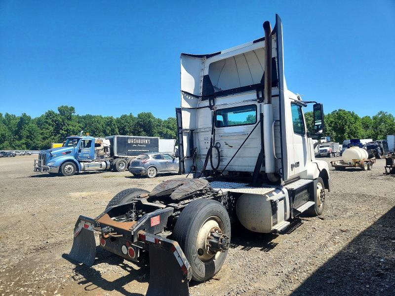 2017 Volvo Vnl მანქანა იყიდება აუქციონზე, vin: 4V4N39TG1HN988015, აუქციონის ნომერი: 50609766