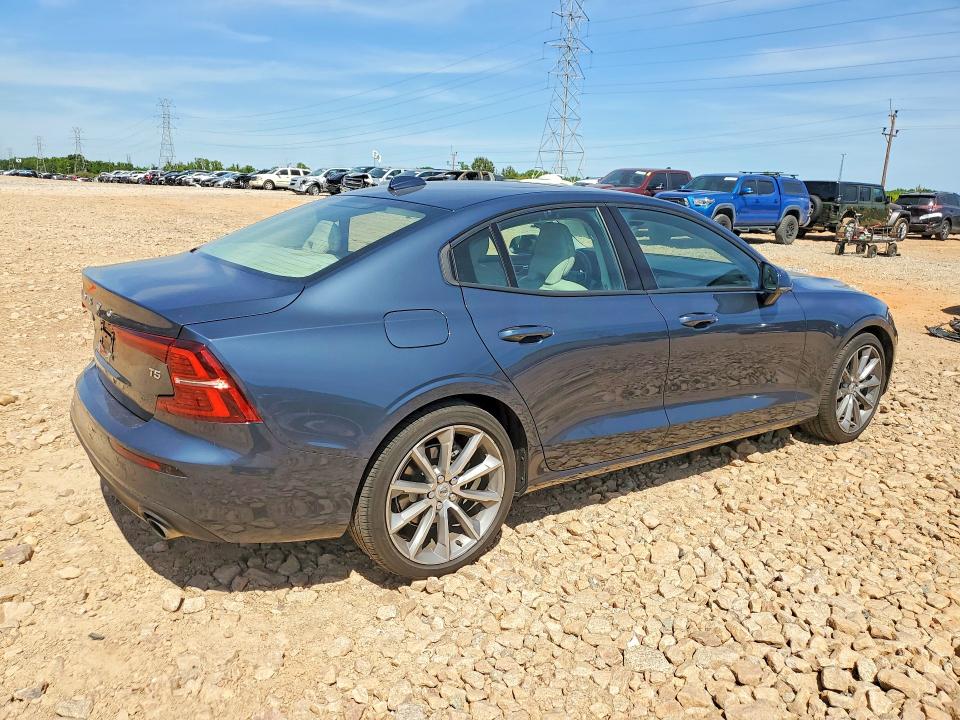 53611536 :رقم المزاد ، 7JR102FK1MG095191 vin ، 2021 Volvo S60 مزاد بيع
