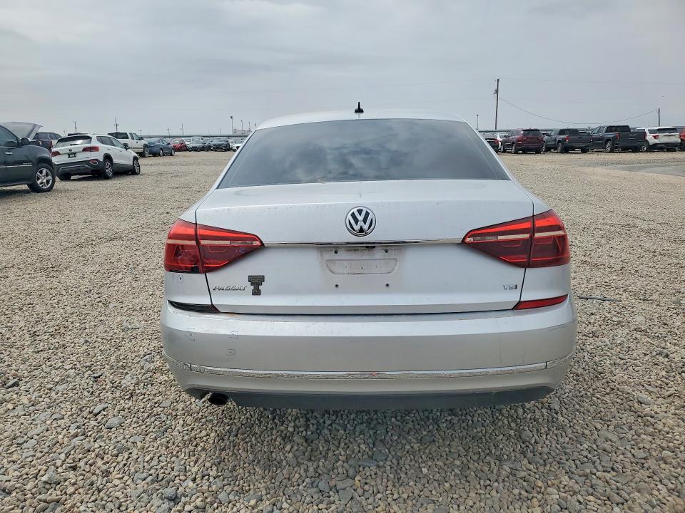 53830896 :رقم المزاد ، 1VWAT7A32HC007715 vin ، 2017 Volkswagen Passat مزاد بيع