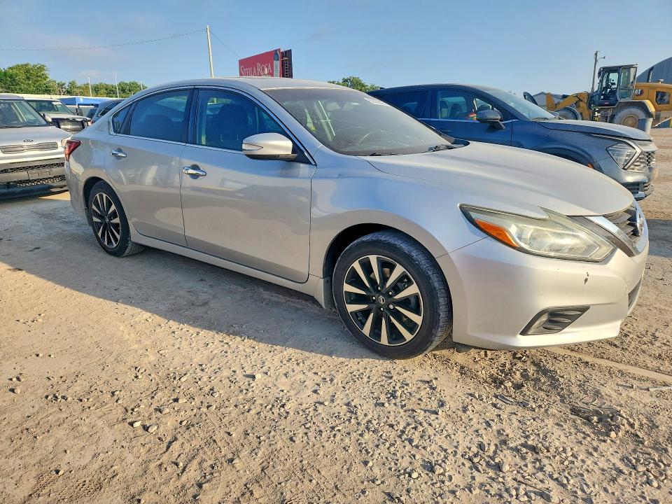 52532376 :رقم المزاد ، 1N4AL3AP1JC137947 vin ، 2018 Nissan Altima مزاد بيع