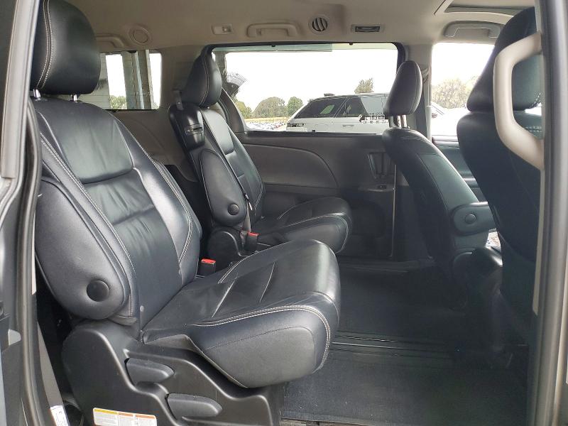 52942606 :رقم المزاد ، 5TDXZ3DCXHS877632 vin ، 2017 Toyota Sienna مزاد بيع