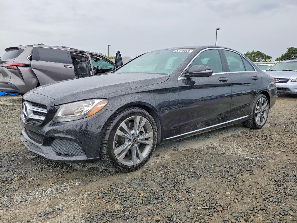 52599026 :رقم المزاد ، 55SWF4JBXJU254297 vin ، 2018 Mercedes-benz C مزاد بيع