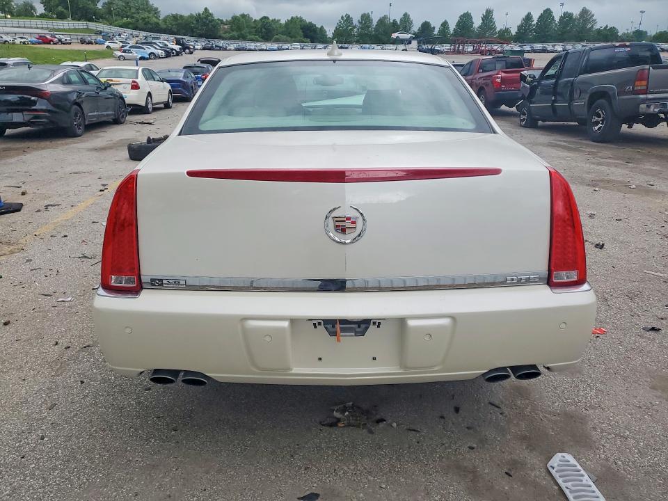 2011 Cadillac Dts მანქანა იყიდება აუქციონზე, vin: 1G6KD5E61BU131072, აუქციონის ნომერი: 53947306