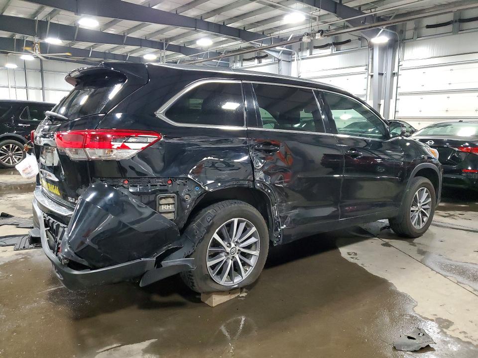 53721176 :رقم المزاد ، 5TDJZRFH5HS379419 vin ، 2017 Toyota Highlander مزاد بيع