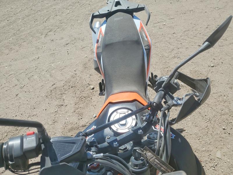 53390976 :رقم المزاد ، VBKTR6408MM805659 vin ، 2021 Ktm 890 مزاد بيع