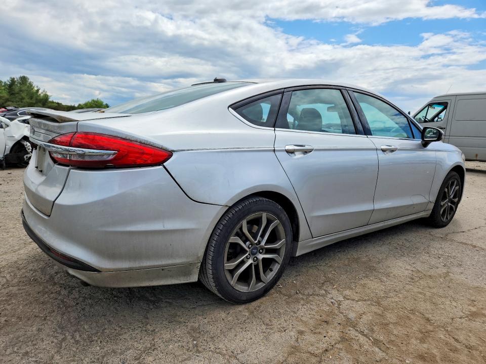 55083496 :رقم المزاد ، 3FA6P0G77HR106715 vin ، 2017 Ford Fusion مزاد بيع