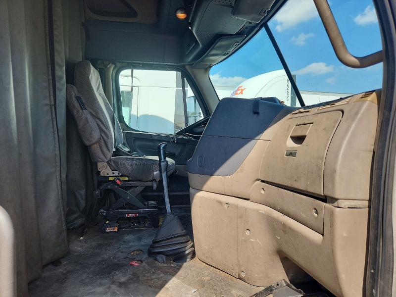 55061376 :رقم المزاد ، 1FUJGLDR49LAE6458 vin ، 2009 Freightliner Cascadia 125 مزاد بيع