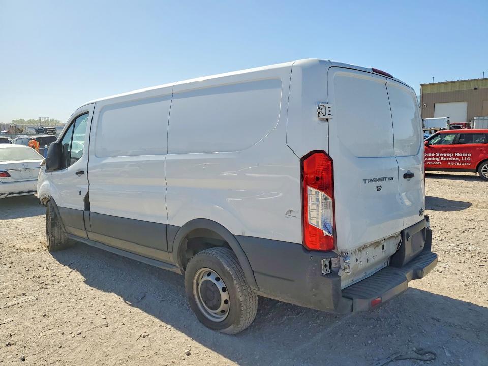 53193616 :رقم المزاد ، 1FTNE1ZM8FKA79062 vin ، 2015 Ford Transit مزاد بيع