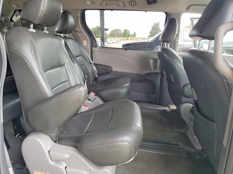 52721196 :رقم المزاد ، 5TDKZ3DC7JS927497 vin ، 2018 Toyota Sienna مزاد بيع