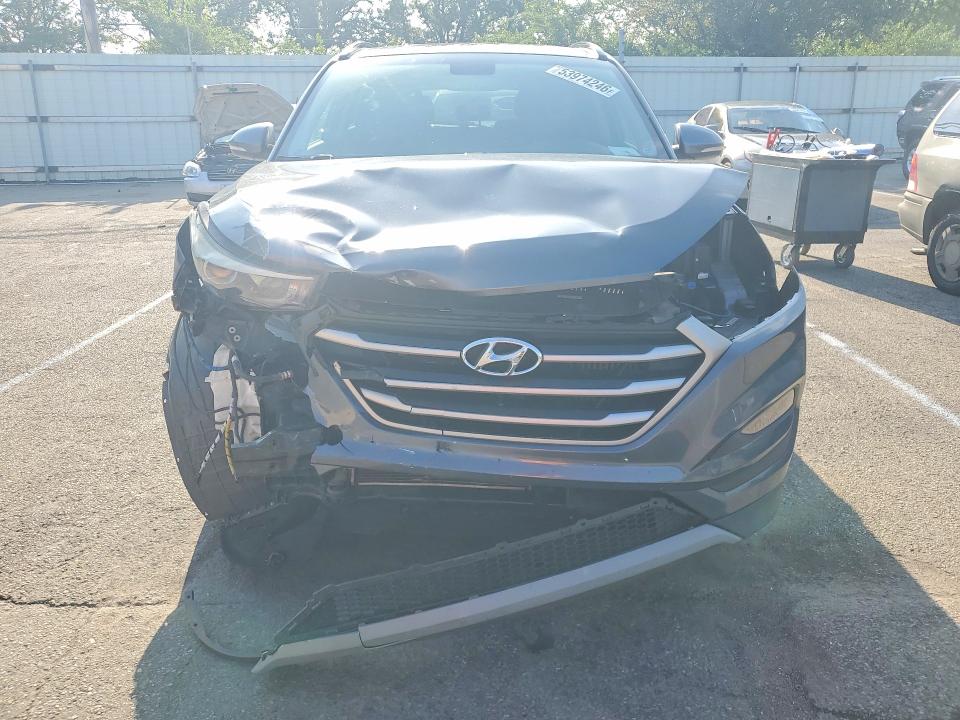 53974246 :رقم المزاد ، KM8J33A24JU784105 vin ، 2018 Hyundai Tucson مزاد بيع