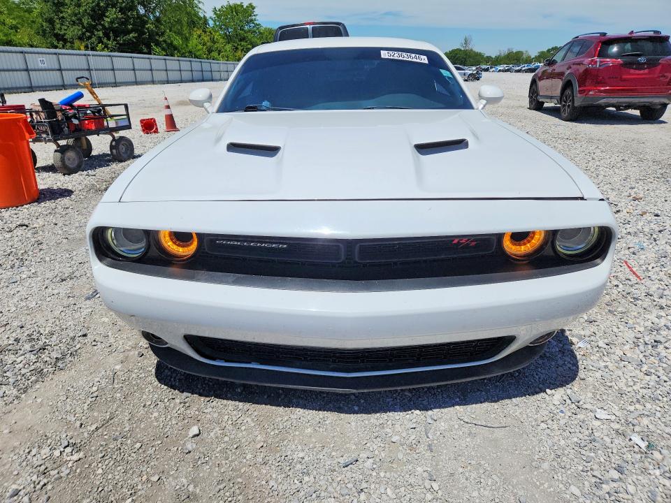 52363646 :رقم المزاد ، 2C3CDZAT8FH733680 vin ، 2015 Dodge Challenger مزاد بيع