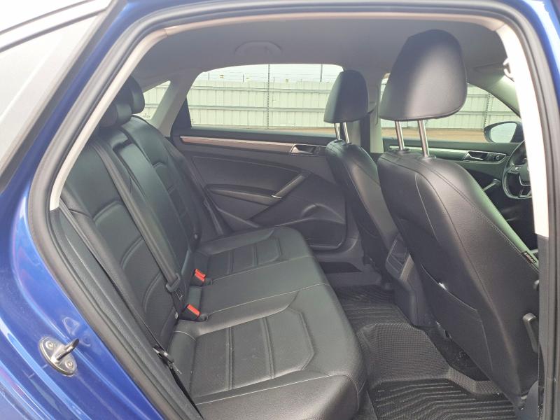 55194896 :رقم المزاد ، 1VWDT7A38HC073022 vin ، 2017 Volkswagen Passat مزاد بيع