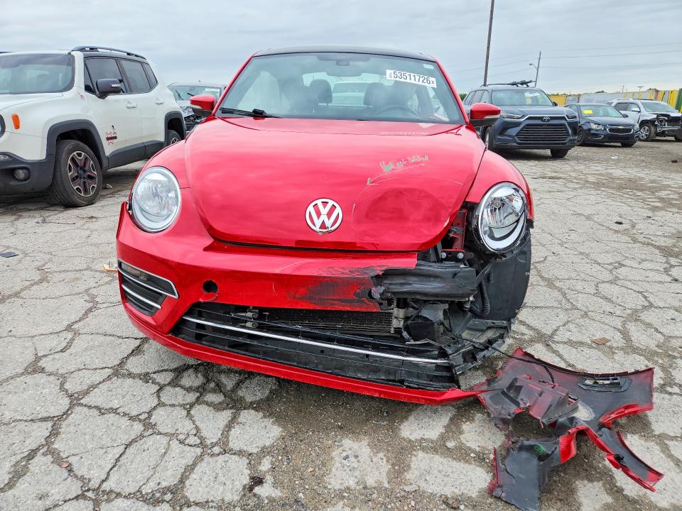 53511726 :رقم المزاد ، 3VWJD7ATXKM719408 vin ، 2019 Volkswagen Beetle مزاد بيع