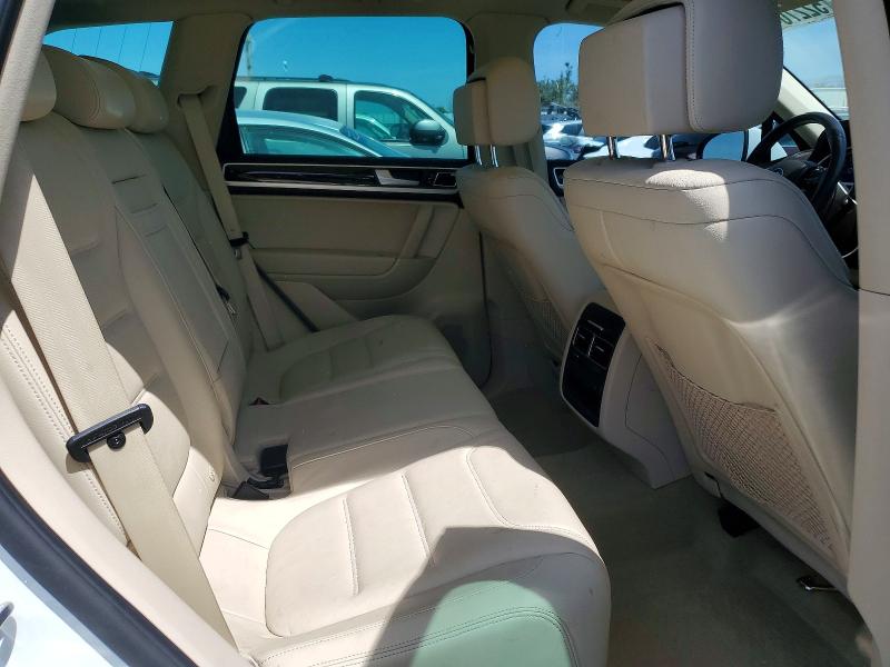 52270496 :رقم المزاد ، WVGEF9BPXDD010483 vin ، 2013 Volkswagen Touareg مزاد بيع