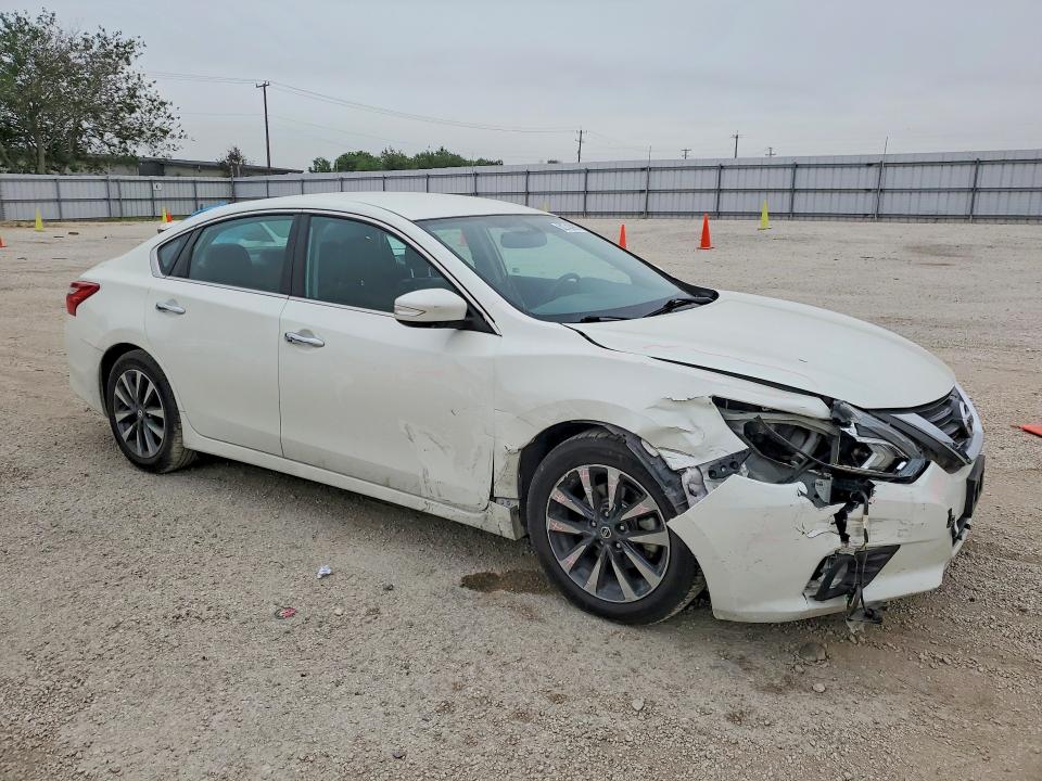 Продажа на аукционе авто 2017 Nissan Altima, vin: 1N4AL3AP4HC125172, номер лота: 52743996