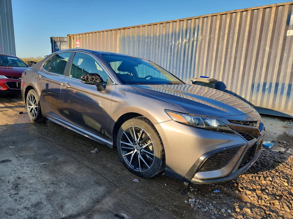 Продаж на аукціоні авто 2021 Toyota Camry, vin: 4T1G11AK6MU410510, номер лоту: 51984476